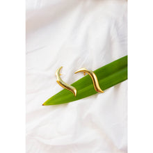 Load image into Gallery viewer, dotto earcuff earring