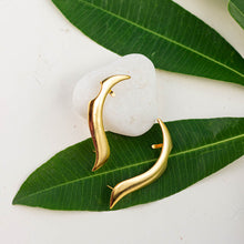 Load image into Gallery viewer, athena earcuff earring