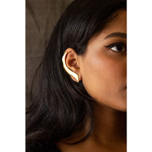 Load image into Gallery viewer, dotto earcuff earring
